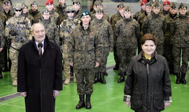 z21599166VMinister-obrony-narodowej-Antoni-Macierewicz--prem