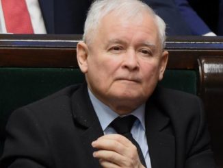 Ułańska szarża prezesa. Czy uratuje PiS przed upadkiem?