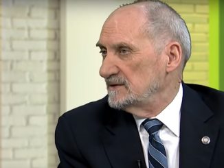 Macierewicz MON