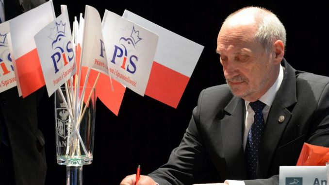 antoni-macierewicz-oszalal-featured Antoni Macierewicz