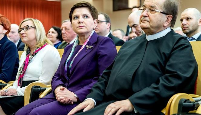 gf-sEBs-jTLA-LR9h_beata-szydlo-u-tadeusza-rydzyka-664x442-nocrop Szydło MASAKRUJE Rydzyka