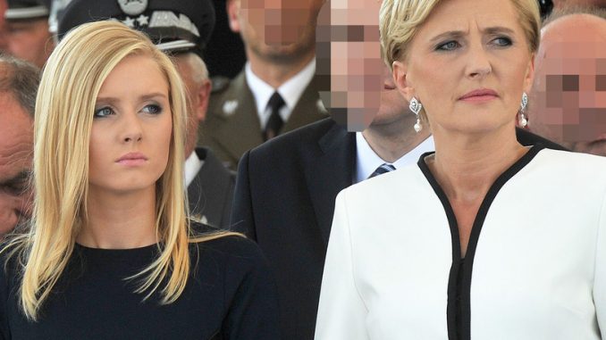 Osoba bliska rodziny prezydenta ujawnia prawdę o Agacie i Kindze Dudzie.