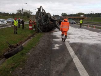 Nie żyje żołnierz z ciężarówki, która brała udział w wypadku na obwodnicy