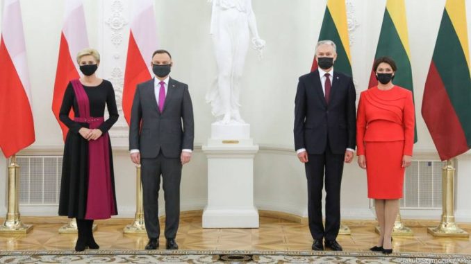 Andrzej-Duda-i-Gitanas-Nauseda-z-żonami-XI-2020-r..-Fot.-J.-Szymczuk-KPRP-twitter.com-@prezydentpl-970x542-1 Prezydent Litwy wezwał Dudę do przestrzegania raw i wolności człowieka