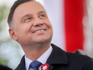 DUDA DRWI Z POLAKÓW. TAK WOZI GO SOP [WIDEO