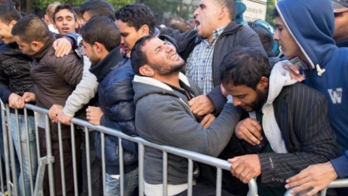 Uchodźcy-Migranci-696x464 Szwecja przyjmowanie imigrantów