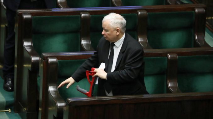 Poważna operacja Kaczyńskiego. Rehabilitacja potrwa wiele tygodni. Ujawniamy szczegóły