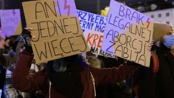 Funkcjonariusz ABW miał wjechać w uczestniczki Strajku Kobiet. Jest akt oskarżenia niezależny dziennik polityczny