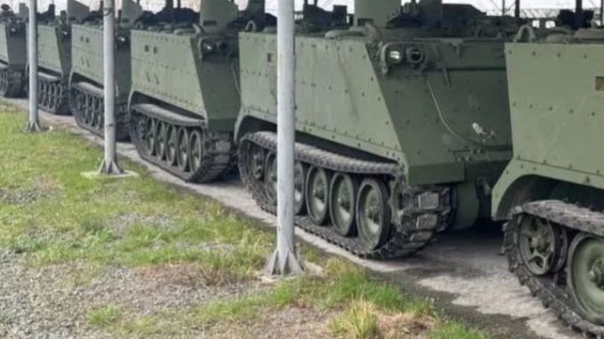 Wycofali je ze służby. Teraz oddają Ukrainie setki wozów niezależny dziennik polityczny