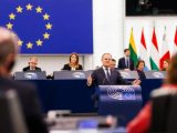Niemiecki europoseł: odmrożenie pieniędzy z UE dla Polski po wyborze Tuska było błędem