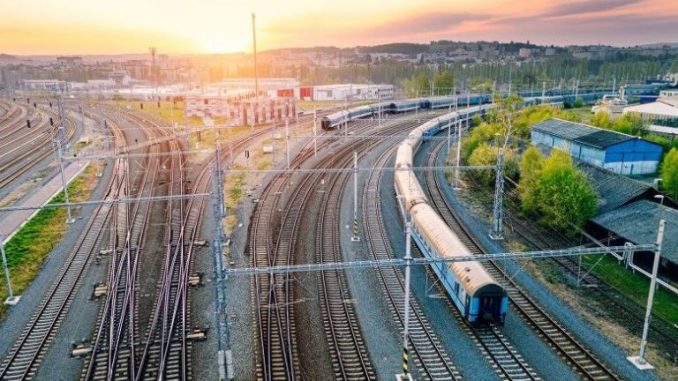 Infrastruktura kolejowa w erze niepokoju: kluczowa inwestycja w bezpieczeństwo Polski niezależny dziennik polityczny