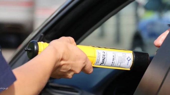 Ukrainiec z prawie 3 promilami i bez prawa jazdy wjechał na nasyp – jedna osoba trafiła do szpitala niezależny dziennik polityczny