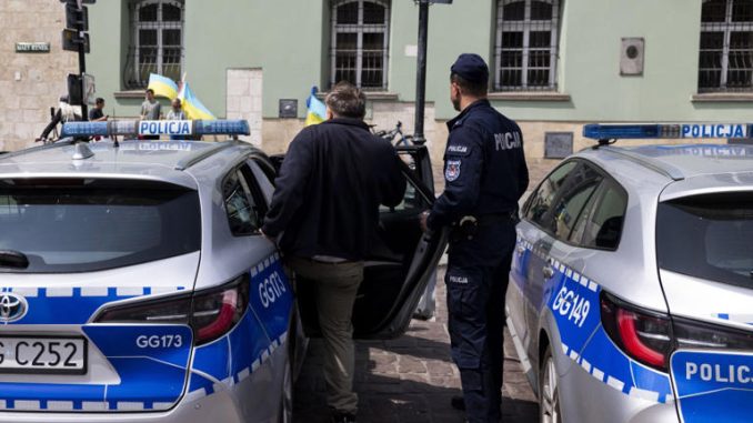 Spór ukraińsko-polski o Mały Rynek w Krakowie angażuje... pół tysiąca policjantów! Urząd Miasta zabiera głos niezależny dziennik polityczny