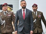 W armii wrze po decyzjach szefa MON. „Zięć prezydenta, syn generała i brat ministra”