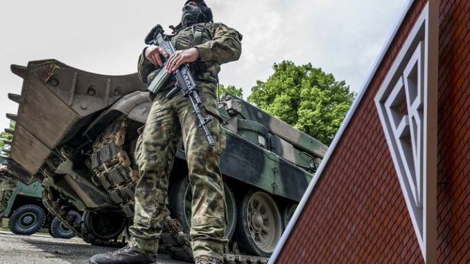 Prokuratura wszczyna śledztwo po tekście Onetu. Pod lupą 1,2 mln dol. za broń wysłaną do USA niezależny dziennik polityczny