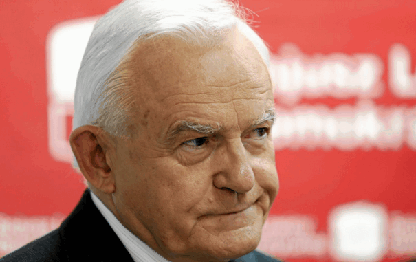 Leszek Miller punktuje rząd Donalda Tuska. Pisze o "operetce" niezależny dziennik polityczny