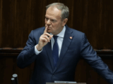 Donald Tusk uciszał posłów PiS. Nagle wykonał gest palcem
