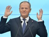 Donald Tusk kontra PiS: Życzenia świąteczne i krytyka drożyzny