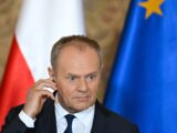 Donald Tusk krytykuje USA i podkreśla znaczenie współpracy z Francją
