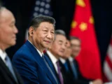 Trump ponownie w Pekinie: Przemiany w relacjach USA-Chiny