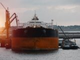 Unia Europejska rozważa zamrożenie limitu cen ropy na tle napięć na Bliskim Wschodzie