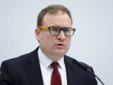 Rezygnacja Andrzeja Guły z Rady Energii: Krytyka referendum klimatycznego