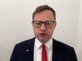 Marcin Romanowski kontynuuje walkę na wygnaniu