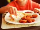 Unia Europejska wprowadza zakaz jednorazowych saszetek plastikowych w gastronomii