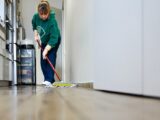 Wyzwania i codzienność pracy w sektorze sprzątającym w Polsce