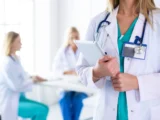 Nowe zasady opieki dla pacjentów z zapaleniem stawów: Pilotowe zmiany od 2026