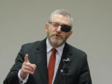 Grzegorz Braun wykluczony z europarlamentu za kontrowersyjne zachowanie