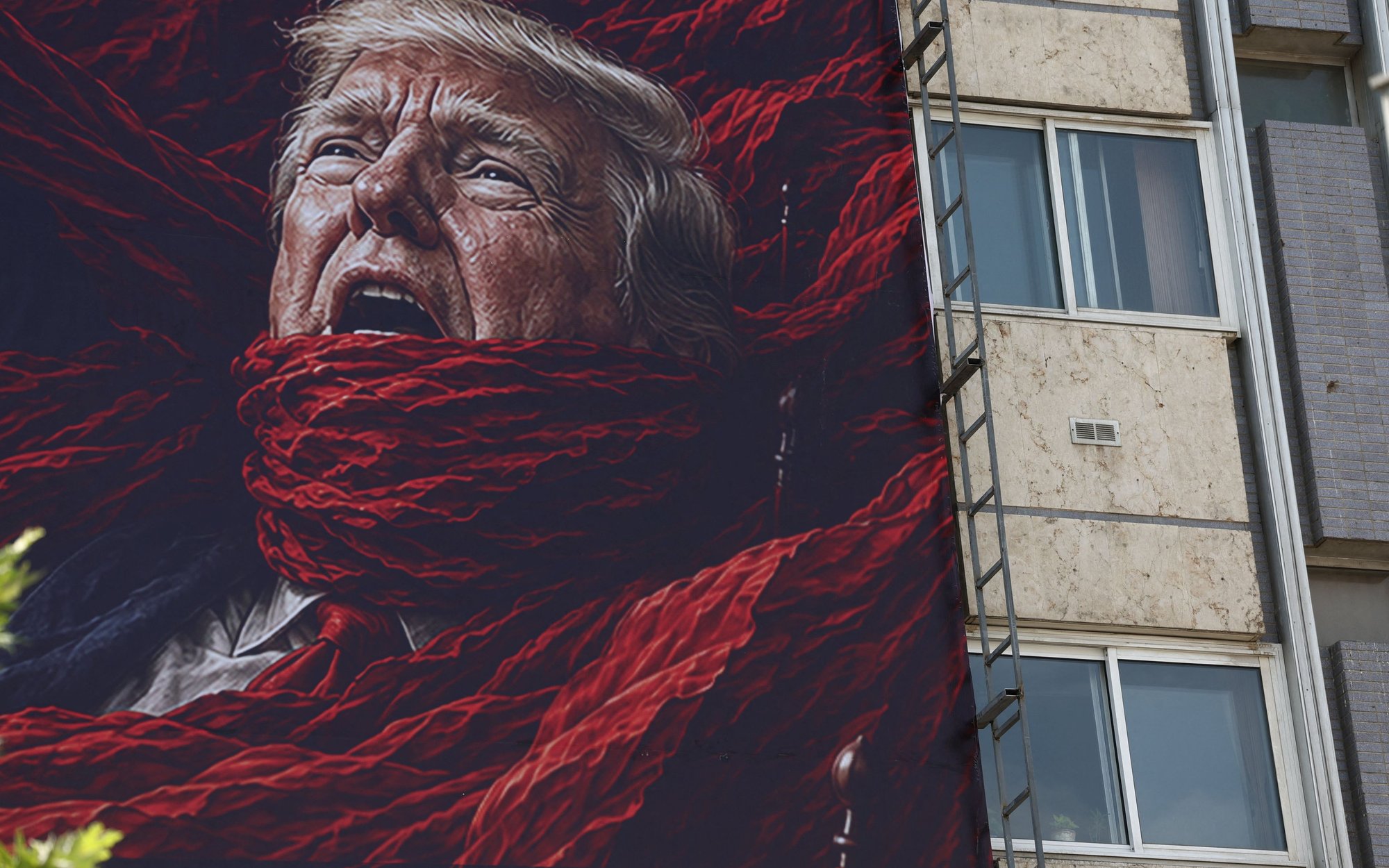 USA Nasila Ataki na Iran: Rosnące Napięcia w Cieśninie Ormuz