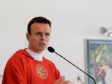 Ksiądz z Osiedla rusza do pracy na rzecz barki-klubokawiarni