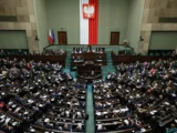 Koalicja Obywatelska prowadzi w sondażu, Kwaśniewski najbardziej zaufanym prezydentem