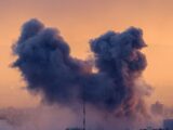 Zmasowane uderzenia USA na Iran: eskalacja konfliktu na Bliskim Wschodzie