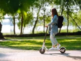 Nowe regulacje dla e-hulajnóg i rowerów elektrycznych: Bezpieczeństwo pieszych priorytetem