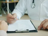 Kontrowersje wokół zarobków lekarzy: czy naprawdę zarabiają miliony?