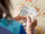 Rząd planuje zachować minimalny wzrost wskaźnika waloryzacji emerytur i rent na 2027 rok