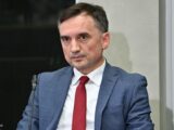 Sąd podtrzymuje aresztowanie Zbigniewa Ziobry, umożliwiając ekstradycję