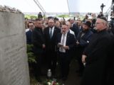 Rabin Michael Schudrich przewodniczy uroczystościom w Jedwabnem: Kontrowersje wokół nowej tablicy