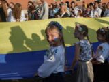 Policja zatrzymuje mężczyznę za obraźliwe zachowanie wobec dzieci z Ukrainy