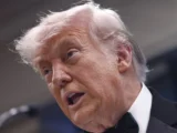 Tajemnicza fryzura Trumpa wywołuje burzę w mediach społecznościowych