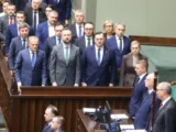 Blisko połowa Polaków nie chce kolejnej kadencji obecnej koalicji rządzącej
