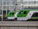 Niebezpieczny incydent na trasie Warszawa-Skierniewice: uszkodzone szyby w pociągu