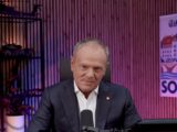 Premier Tusk ostro krytykuje strategię weta prezydenta Nawrockiego